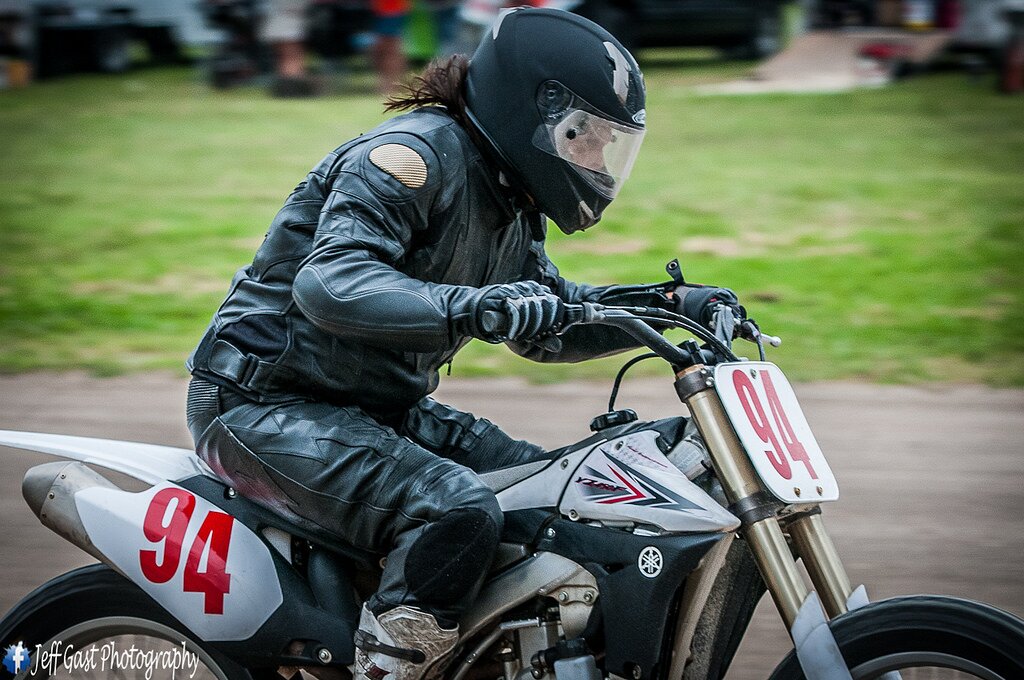 Odzież specjalistyczna, do której również zaliczana jest także odzież motocyklowa kosztuje niemało